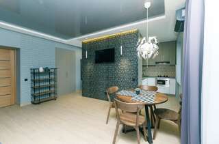 Апартаменты Tomas apartments Киев Люкс с балконом-4