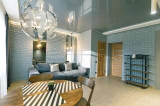 Апартаменты Tomas apartments Киев Люкс с балконом-11